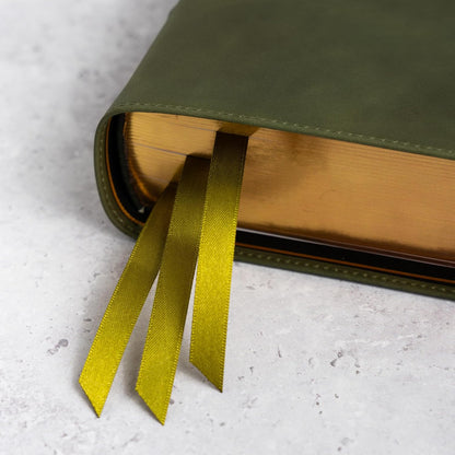 CSB She Reads Truth Bible (Holman Handcrafted Collection, Olive Premium Calfskin) - Leather Bound